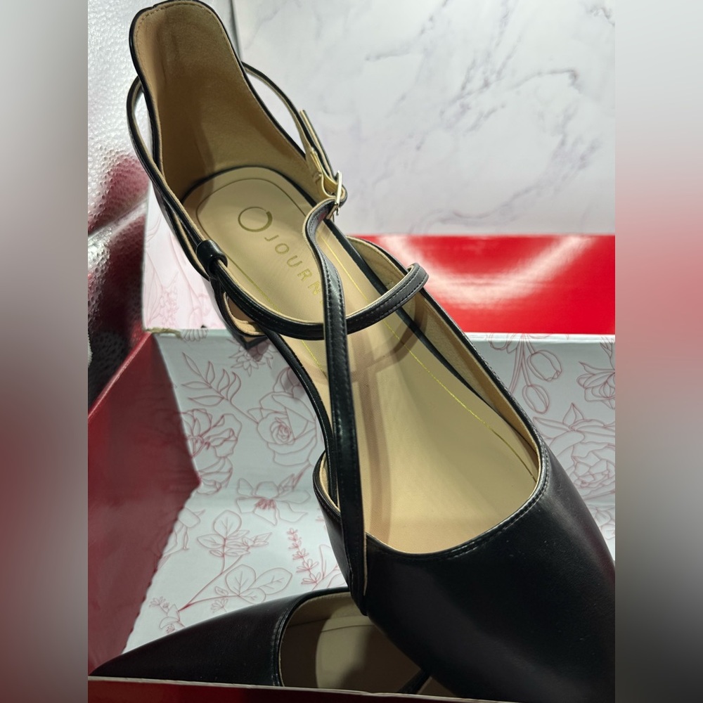 Journee Collection Galvinn heels- 10W in black in box - Picture 6 of 10